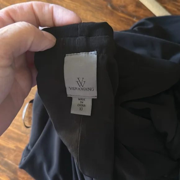 Vera Wang Gown - Picture 7 of 9